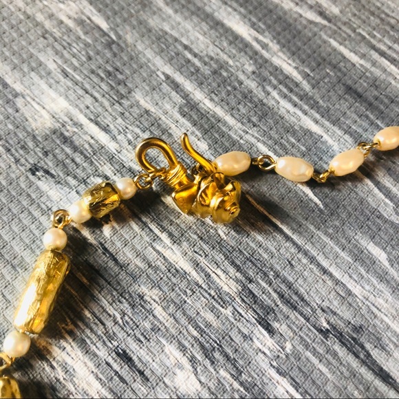 Gold Rose and Pearl Bead Necklace - Picture 5 of 6